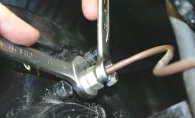 Замена рабочего цилиндра тормозов задних колес УАЗ Патриот