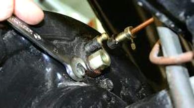 Замена рабочего цилиндра тормозов задних колес УАЗ Патриот