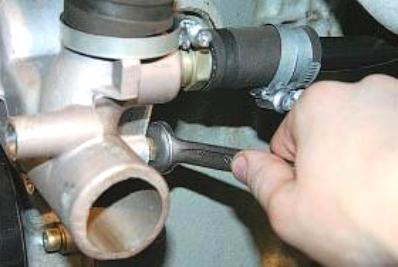 Снятие и установка насоса охлаждающей жидкости УАЗ Патриот