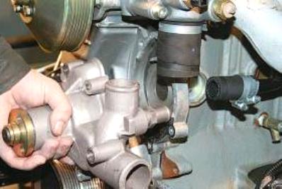 Снятие и установка насоса охлаждающей жидкости УАЗ Патриот