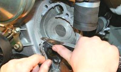 Снятие и установка насоса охлаждающей жидкости УАЗ Патриот