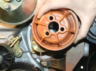 Снятие и установка насоса охлаждающей жидкости УАЗ Патриот