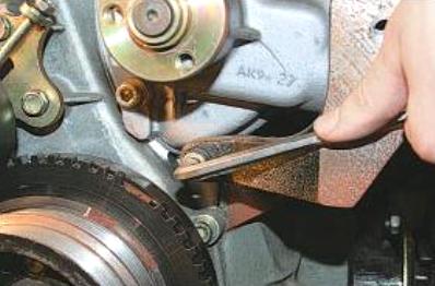 Снятие и установка насоса охлаждающей жидкости УАЗ Патриот