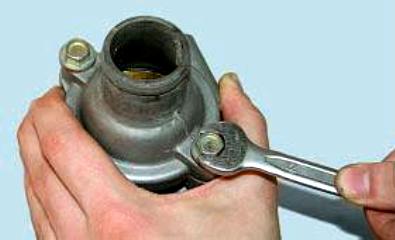 Снятие и установка термостата УАЗ Патриот