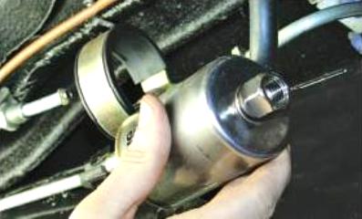 Замена топливного фильтра УАЗ Патриот