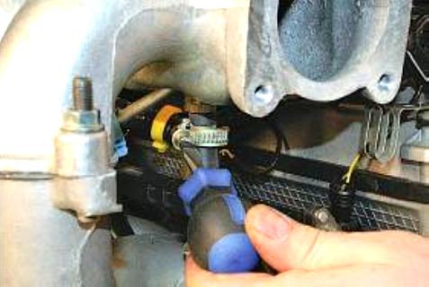 Замена прокладки впускной трубы УАЗ Патриот