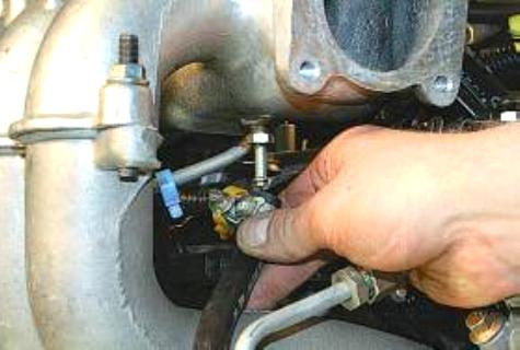 Замена прокладки впускной трубы УАЗ Патриот