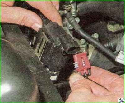 Ersetzen des Behälterspülmagnetventils