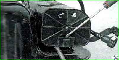 Ausbau und Einbau des Adsorbers