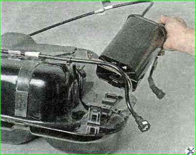 Ausbau und Einbau des Adsorbers