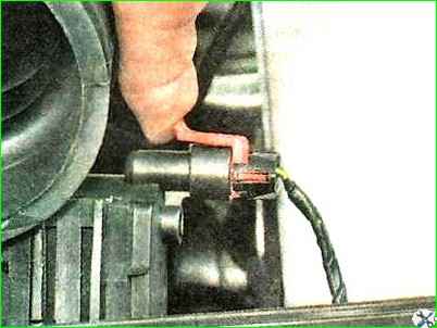 Снятие и проверка клапана продувки адсорбера