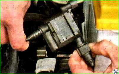 Снятие и проверка клапана продувки адсорбера