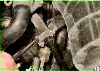 Снятие и проверка клапана продувки адсорбера