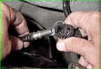 Снятие топливного бака с автомобиля