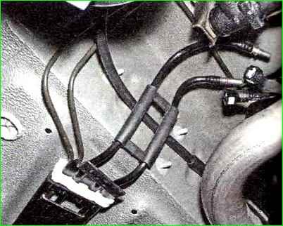 Снятие топливного бака с автомобиля