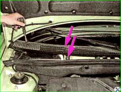 Заміна фільтруючого елемента вентиляції салону