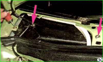 Заміна фільтруючого елемента вентиляції салону