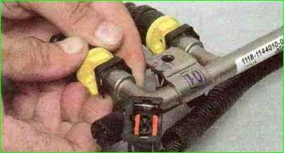 How to remove the fuel rail and check the injectors