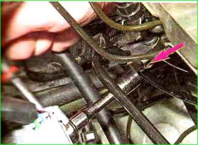 How to remove the fuel rail and check the injectors