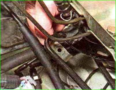 How to remove the fuel rail and check the injectors