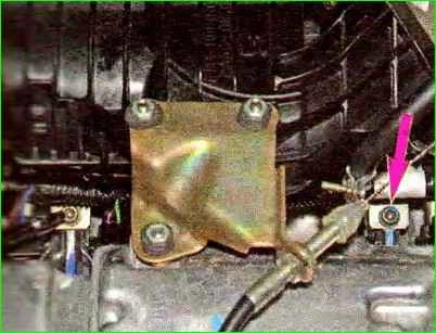 How to remove the fuel rail and check the injectors