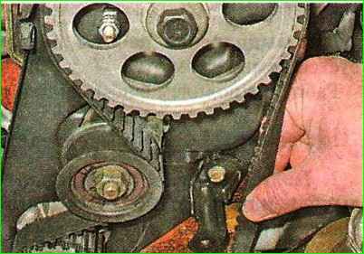 Проверка ремня ГРМ с натяжным роликом