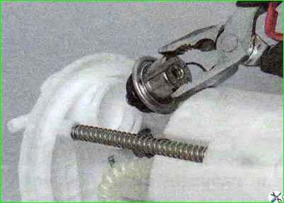 So entfernen Sie das Kraftstoffmodul Lada Kalina