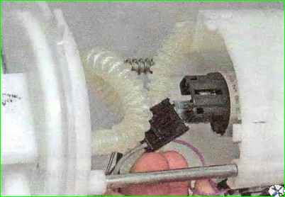 So entfernen Sie das Kraftstoffmodul Lada Kalina