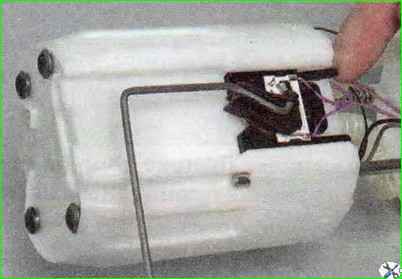 So entfernen Sie das Kraftstoffmodul Lada Kalina