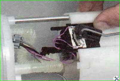 So entfernen Sie das Kraftstoffmodul Lada Kalina