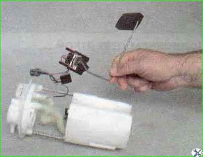 So entfernen Sie das Kraftstoffmodul Lada Kalina