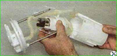 So entfernen Sie das Kraftstoffmodul Lada Kalina