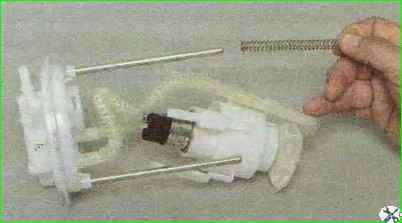 So entfernen Sie das Kraftstoffmodul Lada Kalina