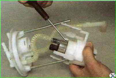 So entfernen Sie das Kraftstoffmodul Lada Kalina