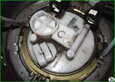 So entfernen Sie das Kraftstoffmodul Lada Kalina