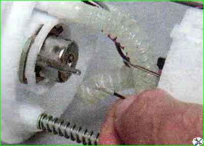 So entfernen Sie das Kraftstoffmodul Lada Kalina