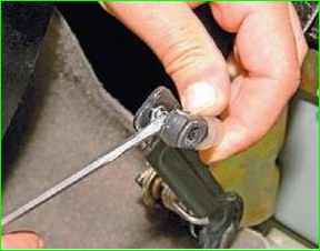 Как заменить трос дроссельной заслонки