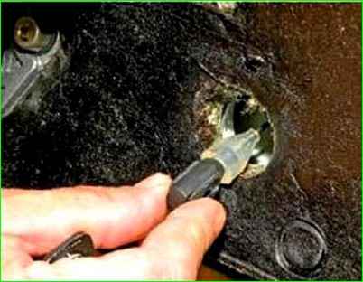 Как заменить трос дроссельной заслонки