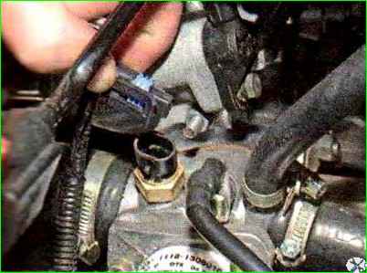 Замена датчика температуры охлаждающей жидкости