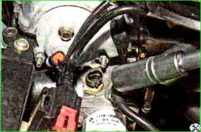 Замена датчика температуры охлаждающей жидкости