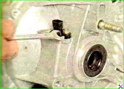 Замена датчика скорости