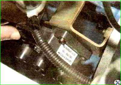 Снятие катушки зажигания (модуль)