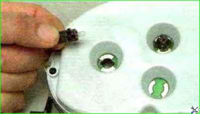 Снятие и установка щитка приборов на Ладе Калине