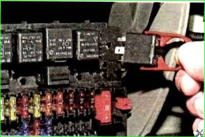 Замена предохранителей и реле