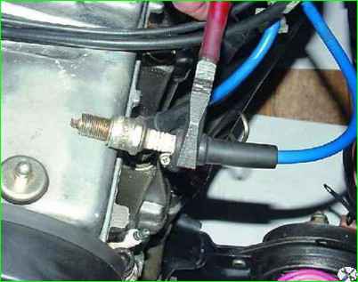 Zündkerzen prüfen und austauschen