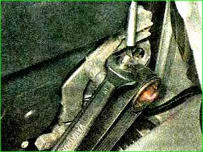 Проверка и натяжение ремня привода генератора