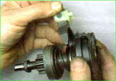 Anlasser demontieren und demontieren