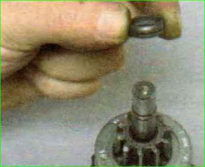 Anlasser demontieren und demontieren