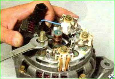 Снятие и разборка генератора