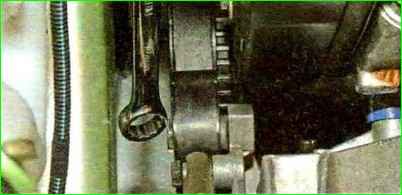 So tauschen Sie die Spannrolle des Lada Kalina-Generators aus